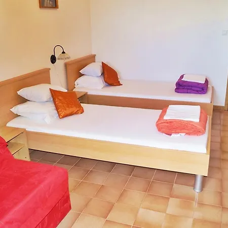 Krilo Jesenice 15145a * Jesenice (Split-Dalmatia)